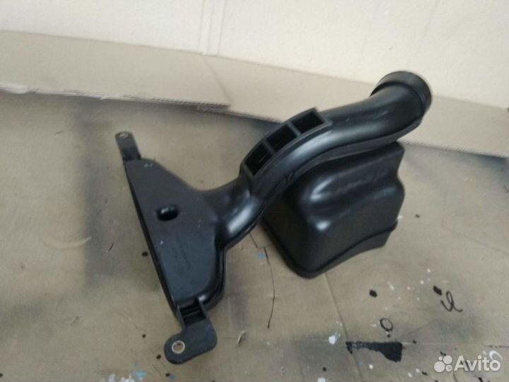 Воздухозаборник Toyota Camry