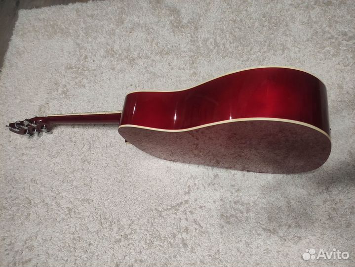 Акустическая гитара