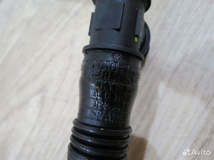 Патрубок системы рециркуляции Porsche Macan