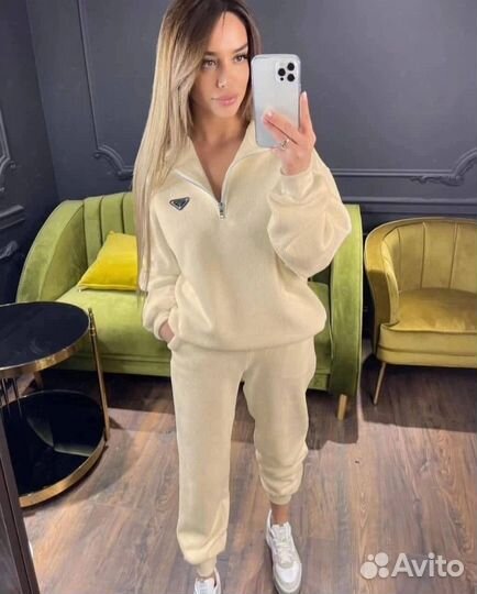 Вельветовый костюм Prada женский