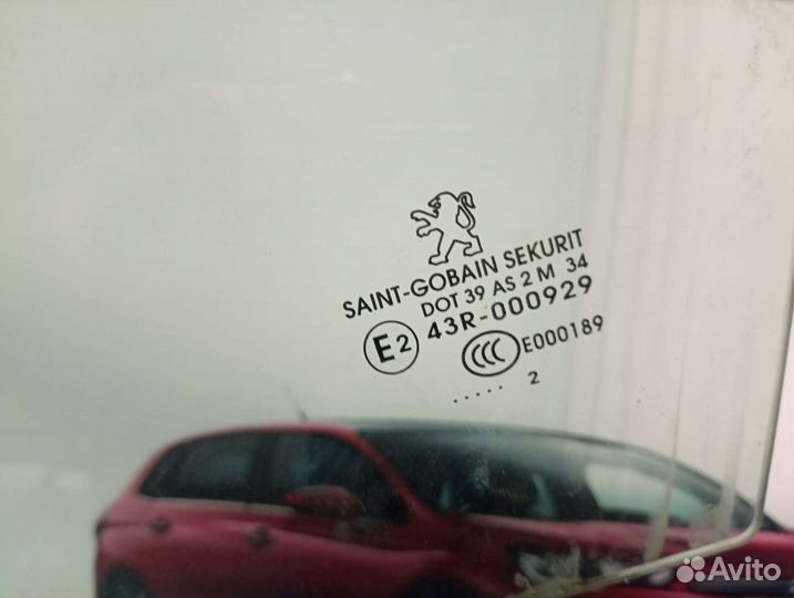 Стекло переднее левое Peugeot 3008
