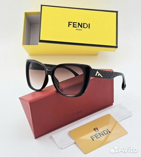 Солнцезащитные очки fendi