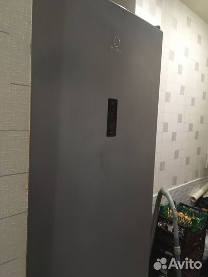 Холодильник бу Indesit