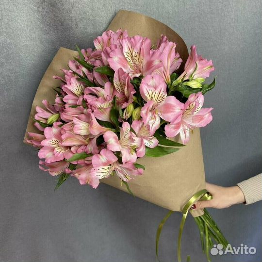 Букет из розовых альстромерий 15 шт
