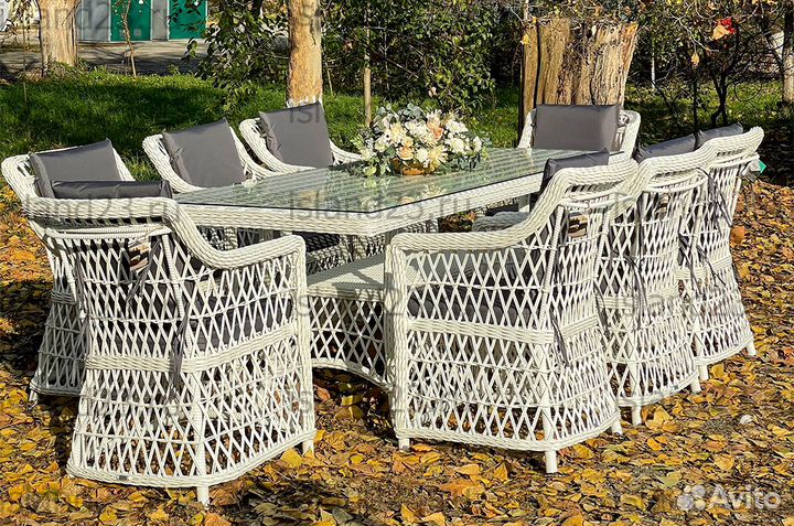Обеденный комплект плетеной мебели