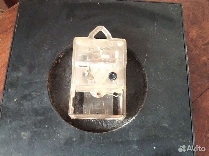 Старинные настенные часы СССР янтарь