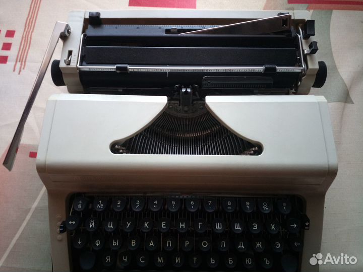 Машинка пишущая портативная механическая 