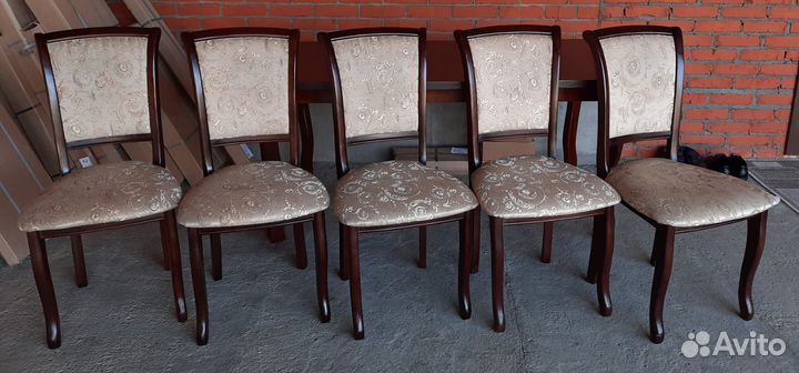 Кухонный стол и стулья