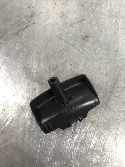 Кнопка бардачка Toyota Yaris NCP10