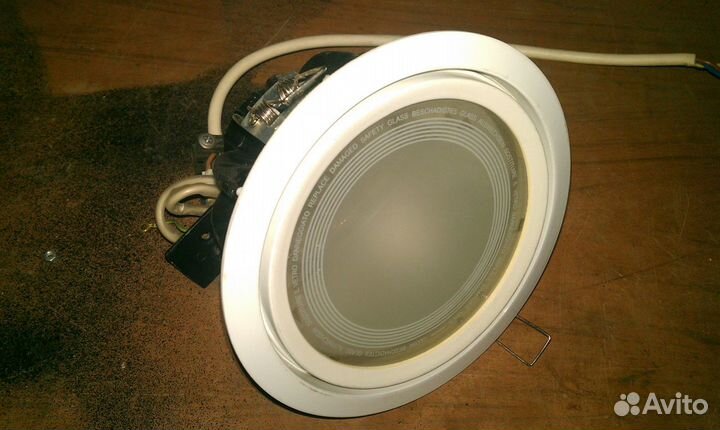 Светильники, люстра, прожектор, освещение