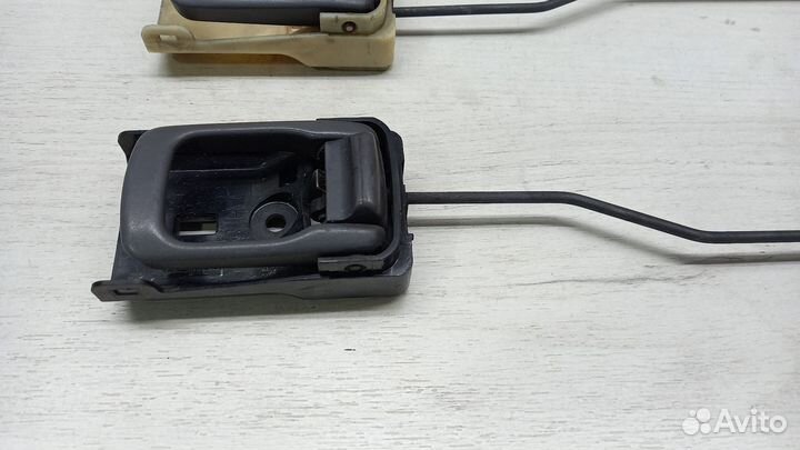 Внутренняя ручка передней двери Nissan Serena c23