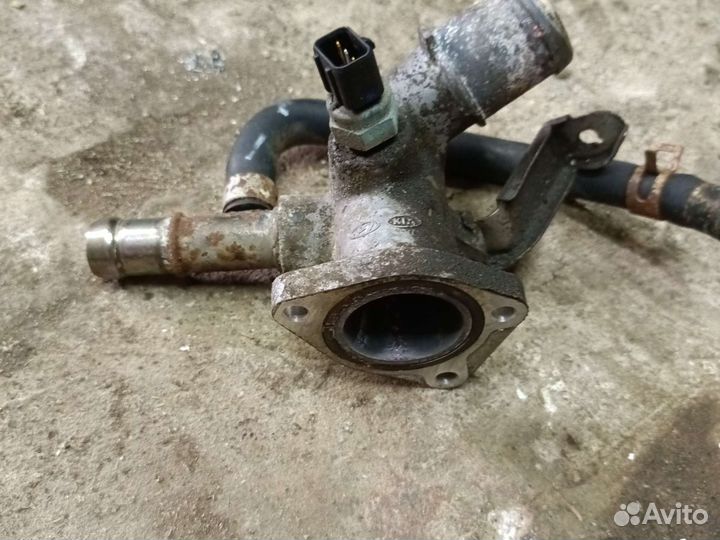 Патрубок гбц охлаждения солярис Рио 3 1.4 G4FA