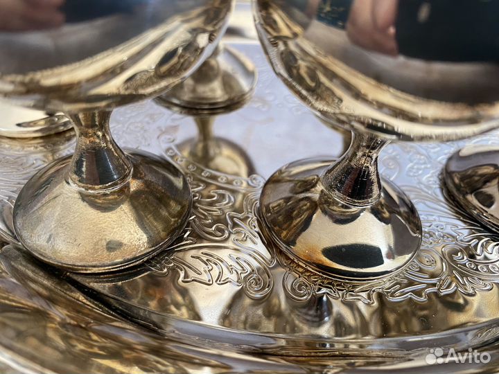 Поднос с мельхиоровыми рюмками