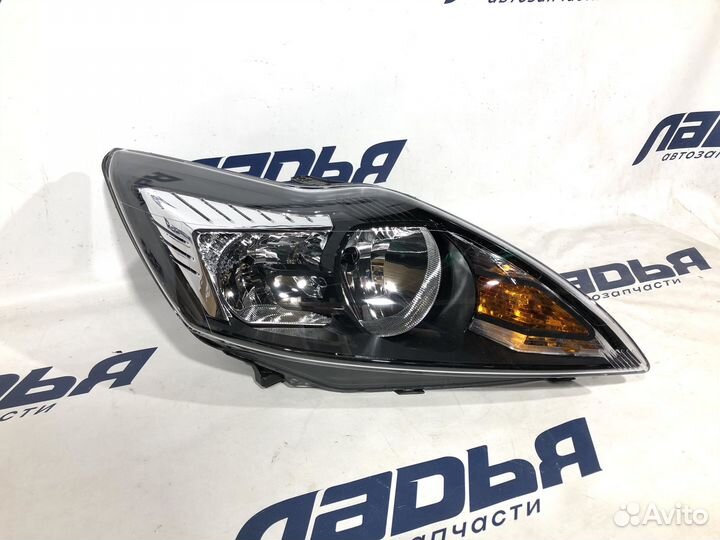 Фара Ford Focus 2(08-11) правая черная