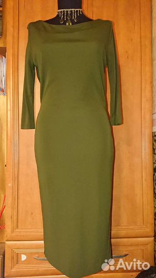 Оливковое платье с драпировкой