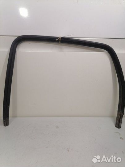 Уплотнитель стекла двери задний левый Citroen C3