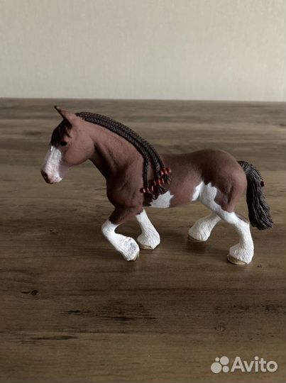 Фигурки лошадей