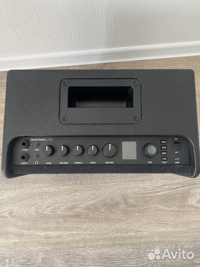 Гитарный комбоусилитель fender mustang LT25