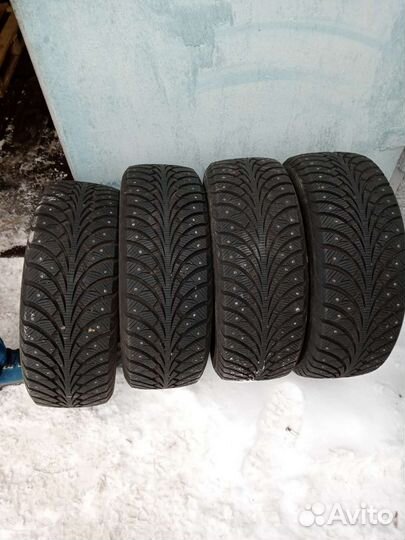 Sava Eskimo Stud 215/55 R17 94T