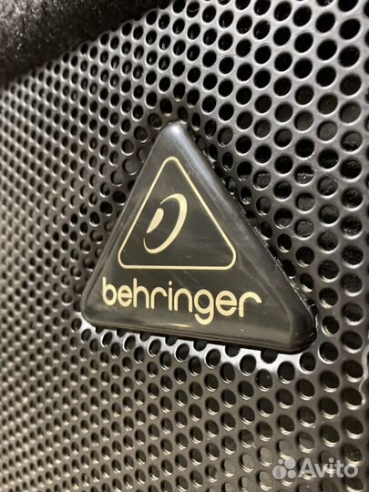 Басовый комбоусилитель behringer ultrabass BXL1800