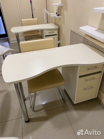 Стол для маникюра со встроенной уф-лампой