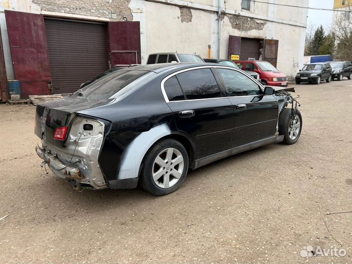 В разборе Nissan Skyline 35