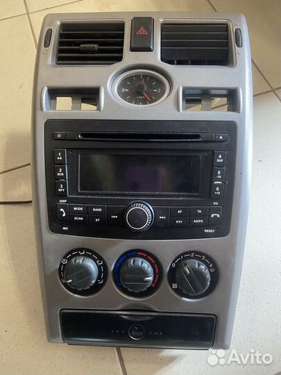 Центральна консоль с магнитолы б/у Priora