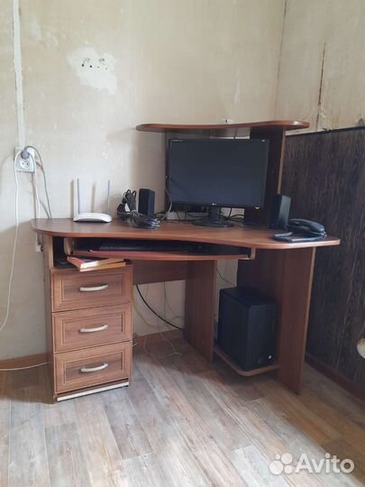 Компьютерный стол