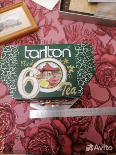 Жестяная коробка с часами