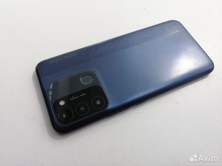 Телефон, tecno Spark 8C 4/64 гб