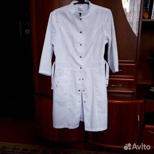 Белый медицинский халат
