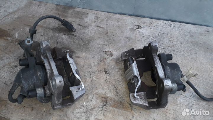 Суппорт тормозной передний BMW e87 e90 e92