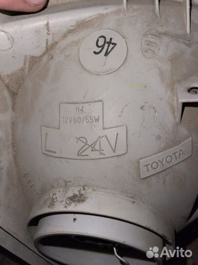 Фары Toyota Hi-Ace RZH200 2001