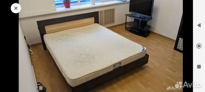 Кровать двухспальная с матрасом 160/200