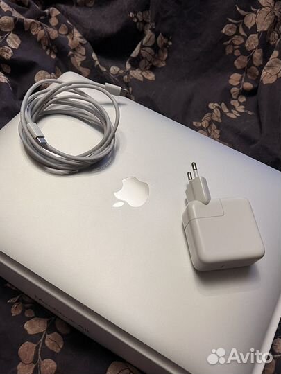 Ноутбук Macbook air 13 2020 m1 256 гб