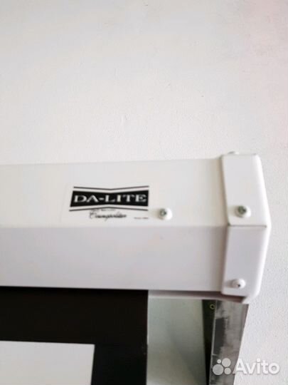 Автоматический экран для проектора Da-lite