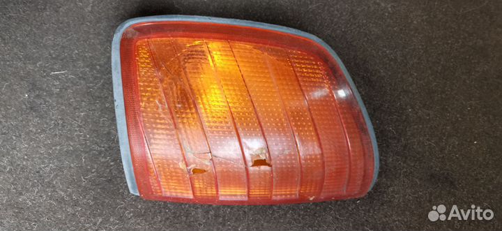 Поворотник левый Mercedes Benz W124