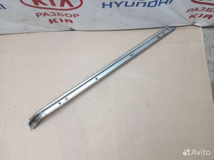 Направляющая сдвижной двери левая Хундай Н1