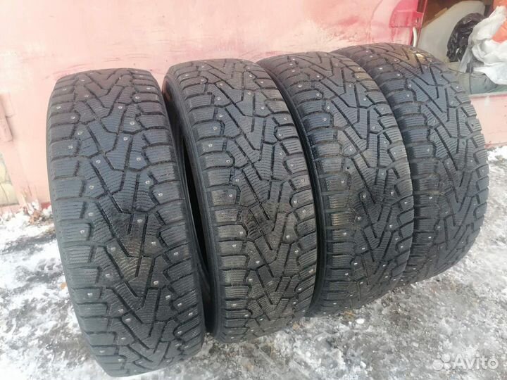 Pirelli Ice Zero 215/65 R17