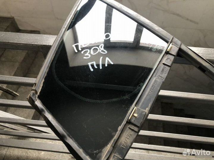 Форточка Peugeot 308