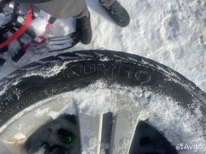 Kumho WinterCraft WP71 245/45 R18 100V