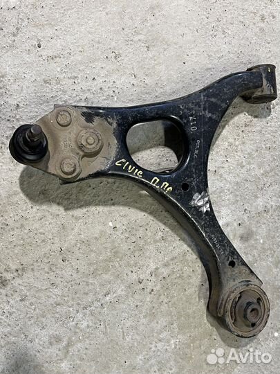 Передний правый нижний рычаг honda civic 4d