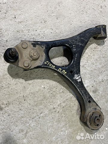 Передний правый нижний рычаг honda civic 4d