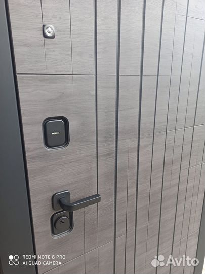 Входная дверь Интел черная с фрамугой в квартиру