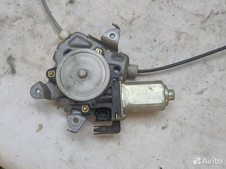 Nissan Serena c24 передний левый стеклоподьемник