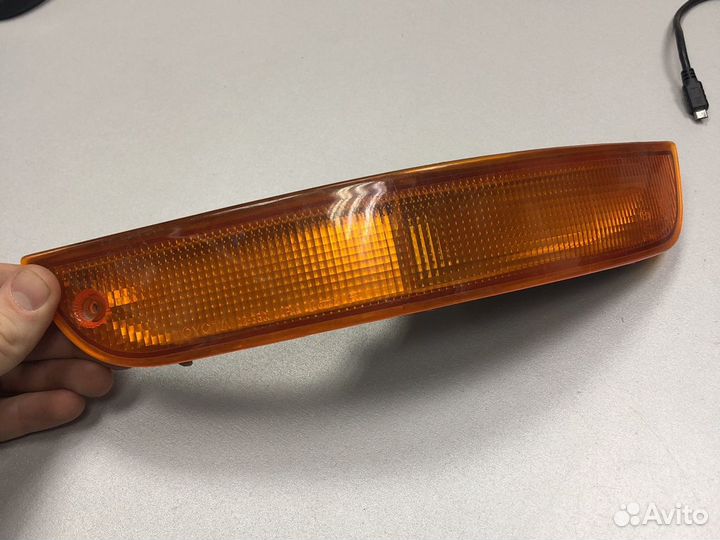 Поворотник правый Toyota sprinter ae100