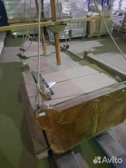 Корабль - парусник из дерева для выкладки товара