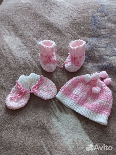 Комплект вязаных аксессуаров для малыша