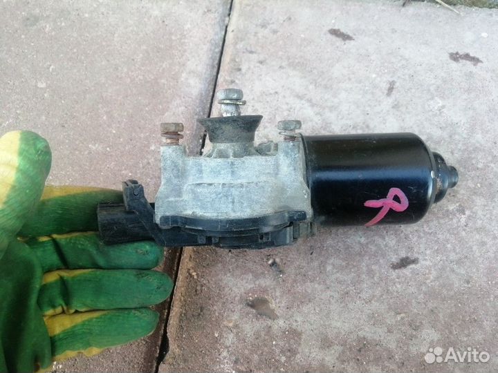 Мотор переднего стеклоочистителя Toyota BB NCP30