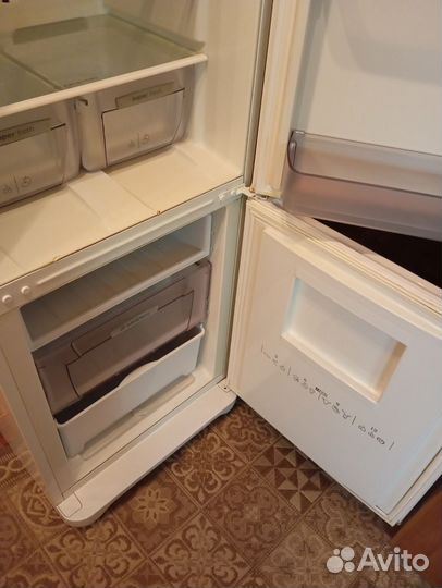 Холодильник бу ariston